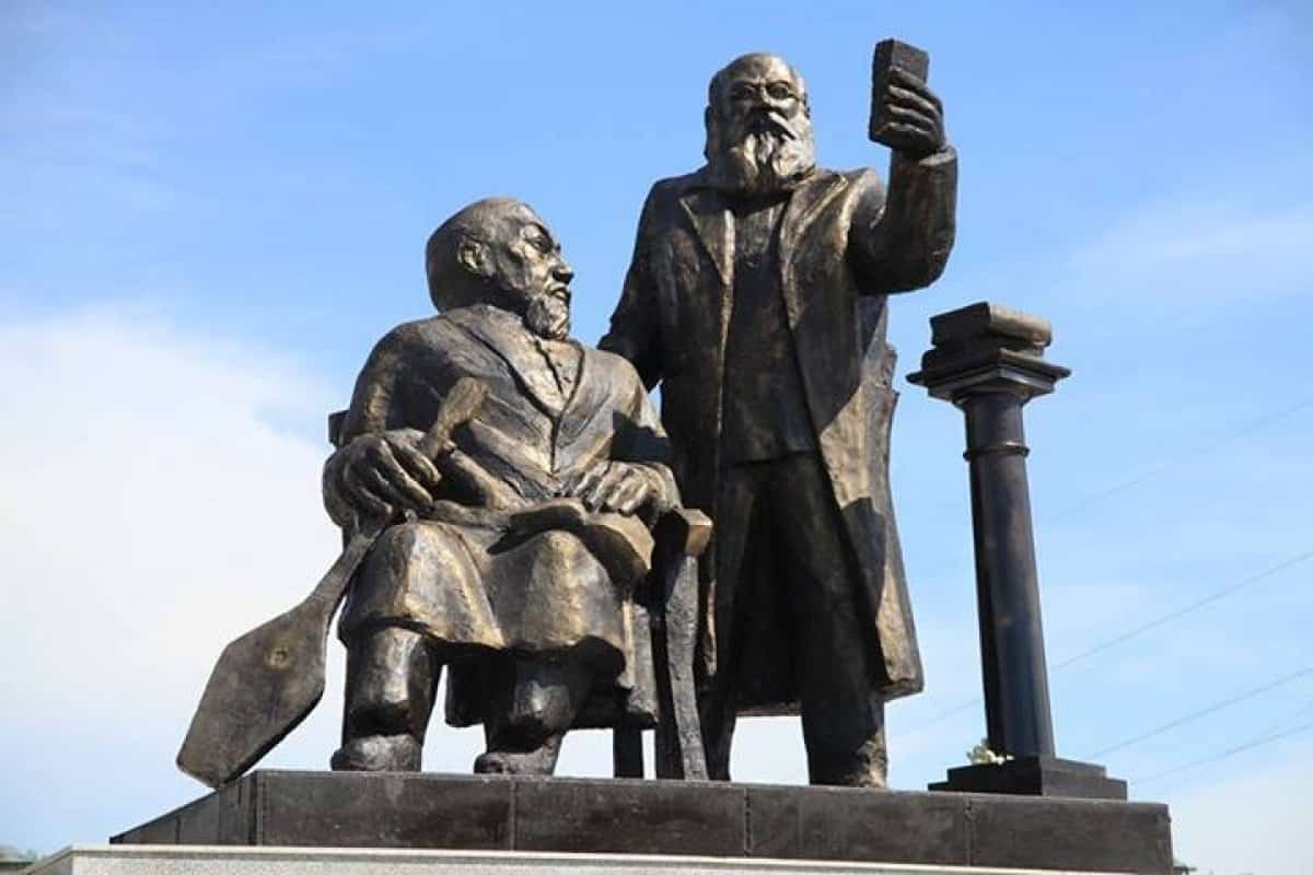 Памятник Абаю Усть-Каменогорск
