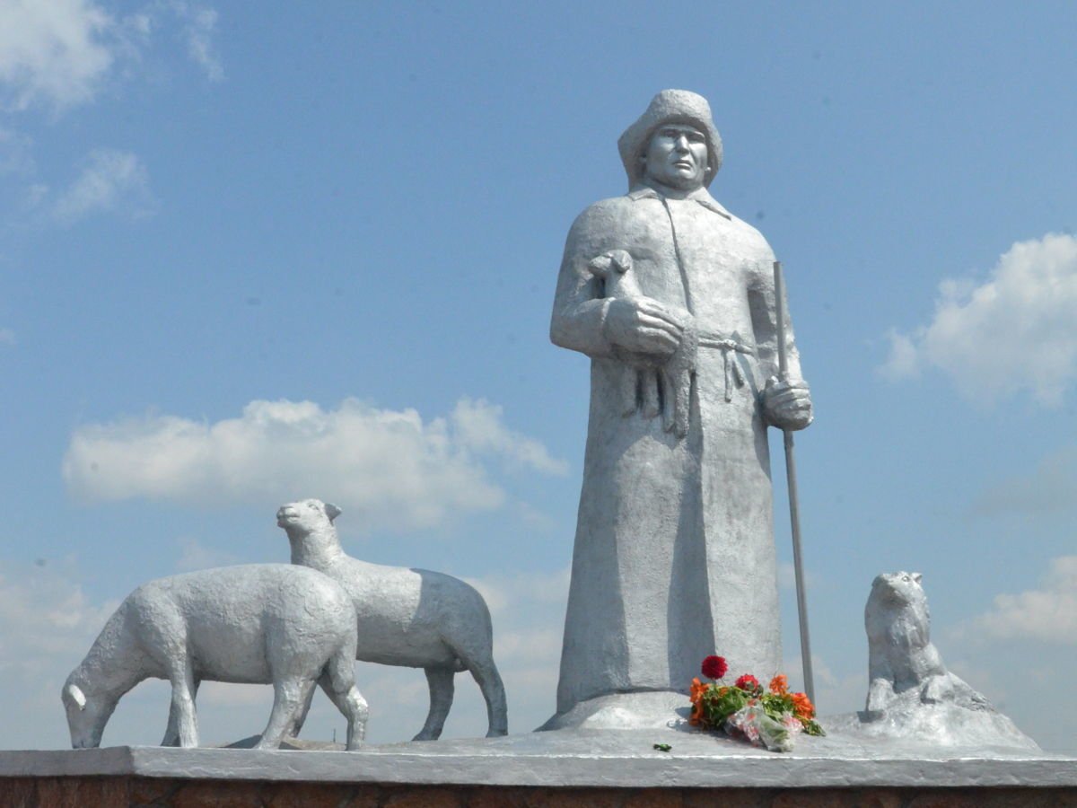 Памятник Чабану в Элисте