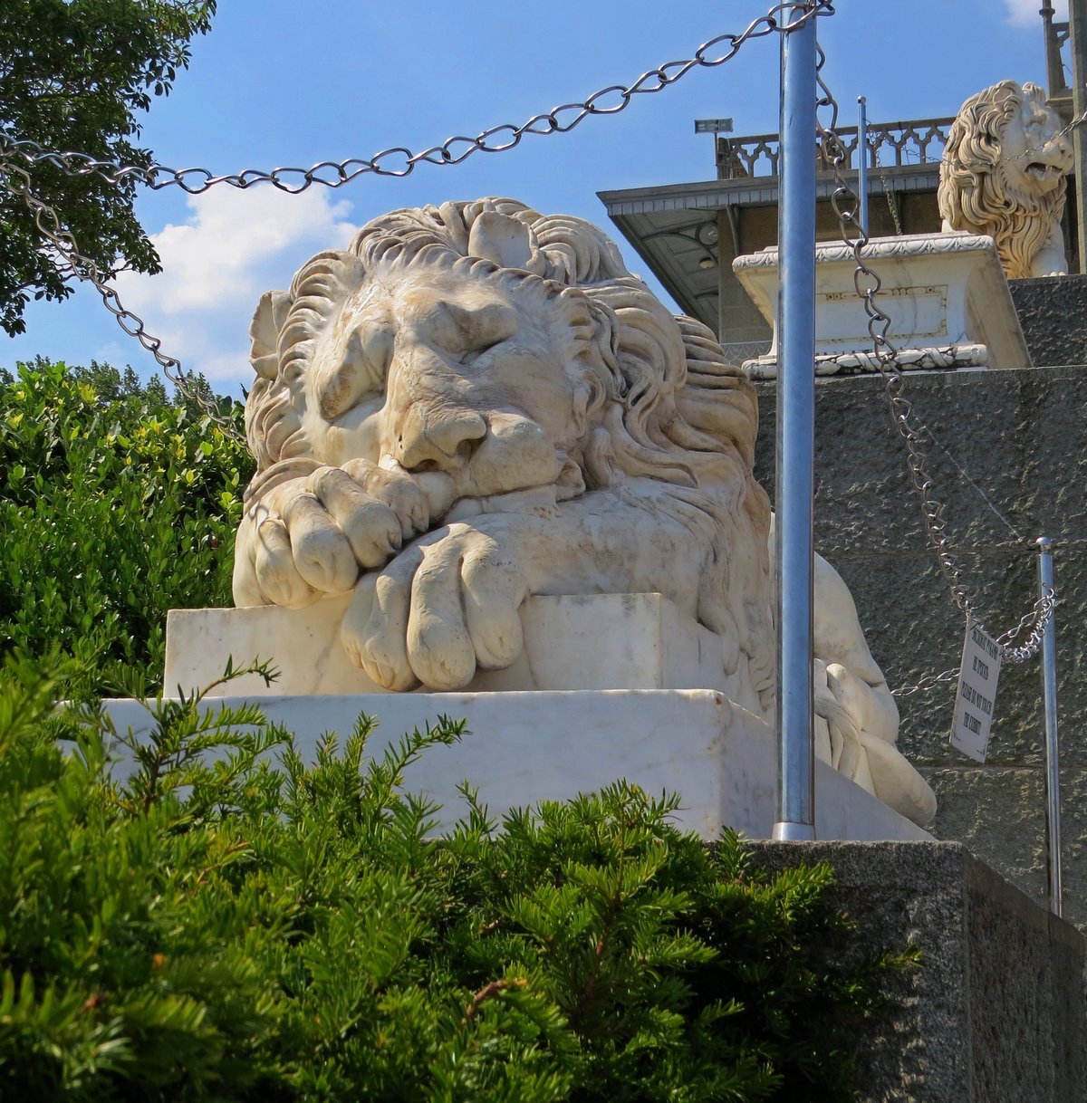 Воронцовский дворец в Крыму спящий Лев