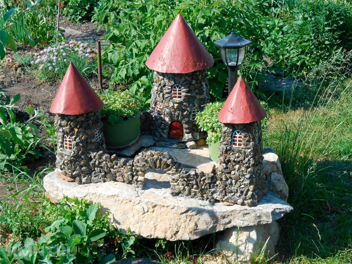 Замок из камней для сада