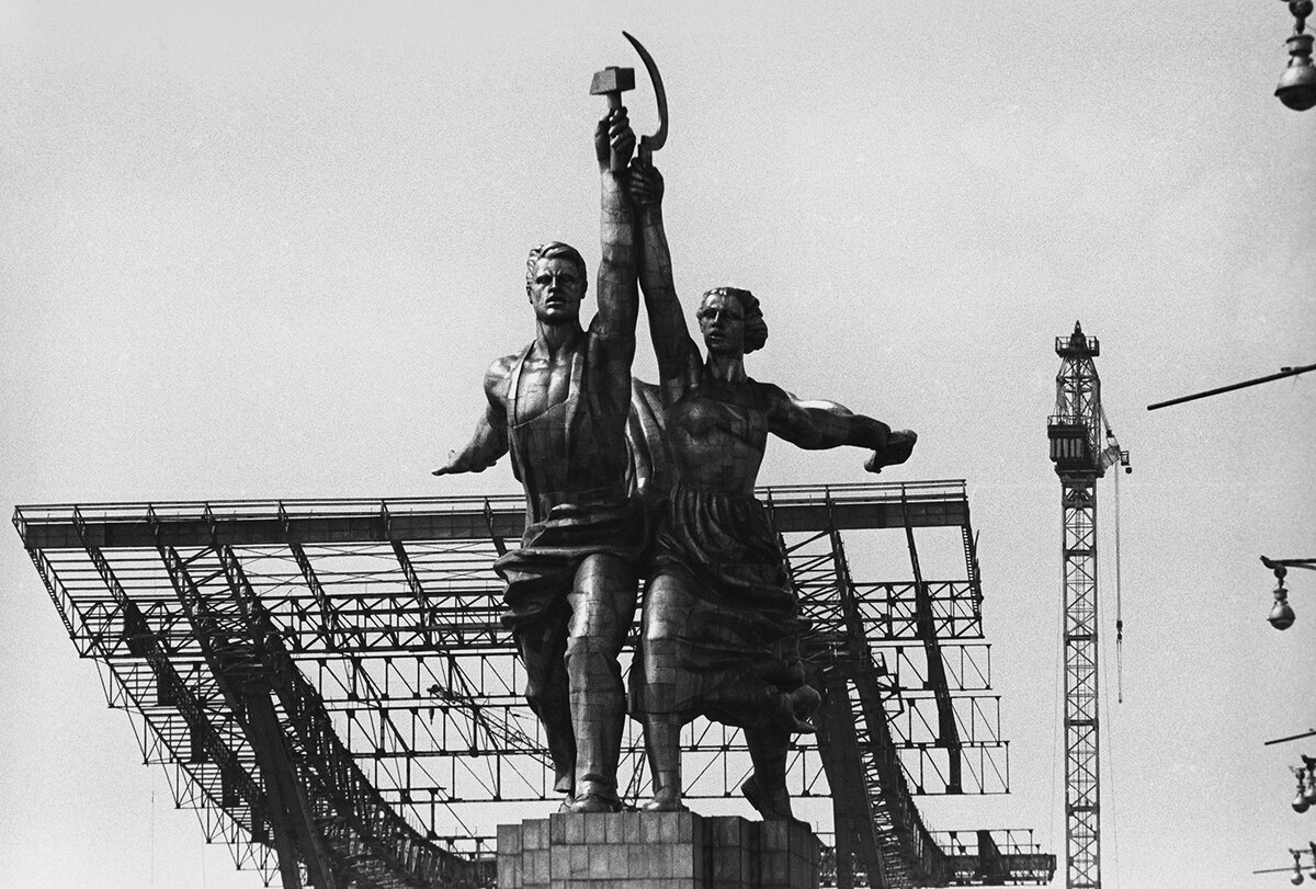 Вера Мухина рабочий и колхозница 1937
