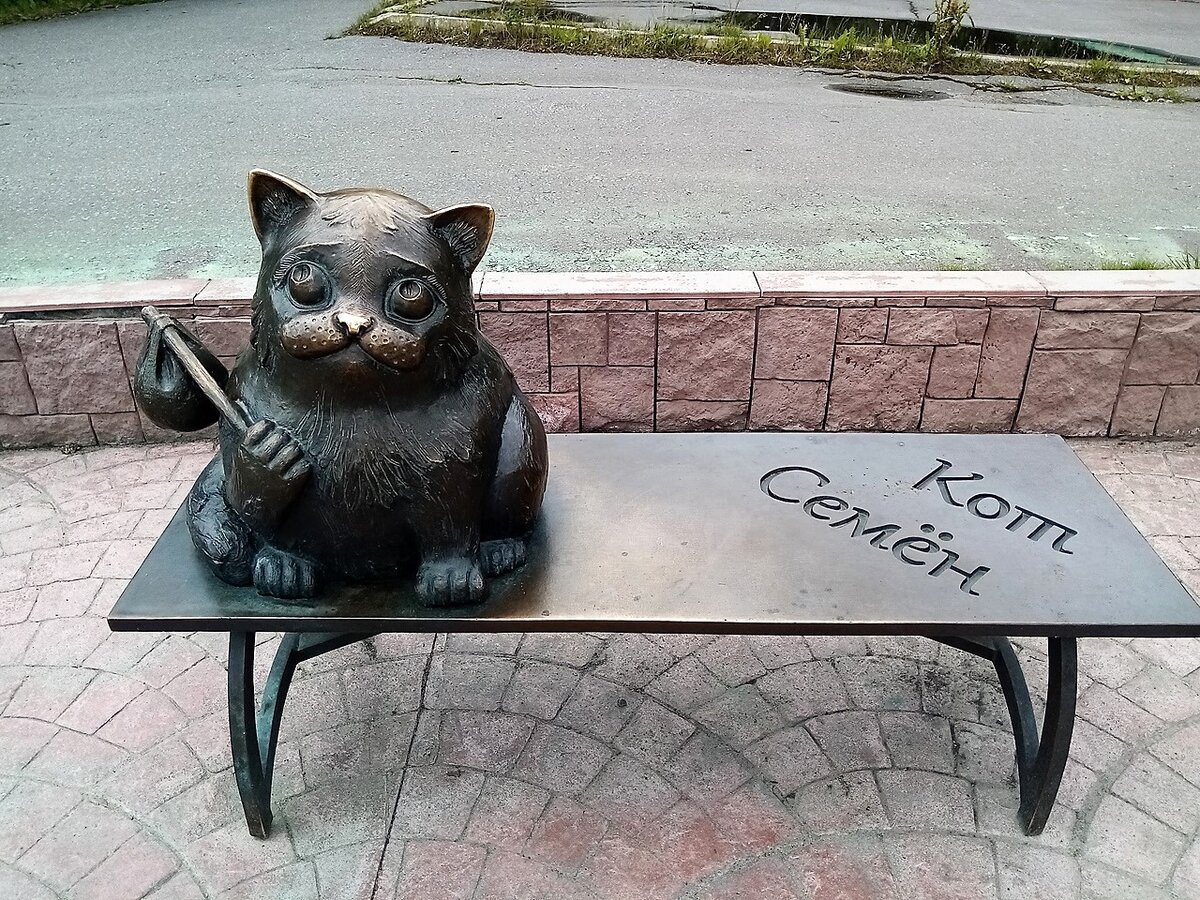 Необычные скульптуры котов