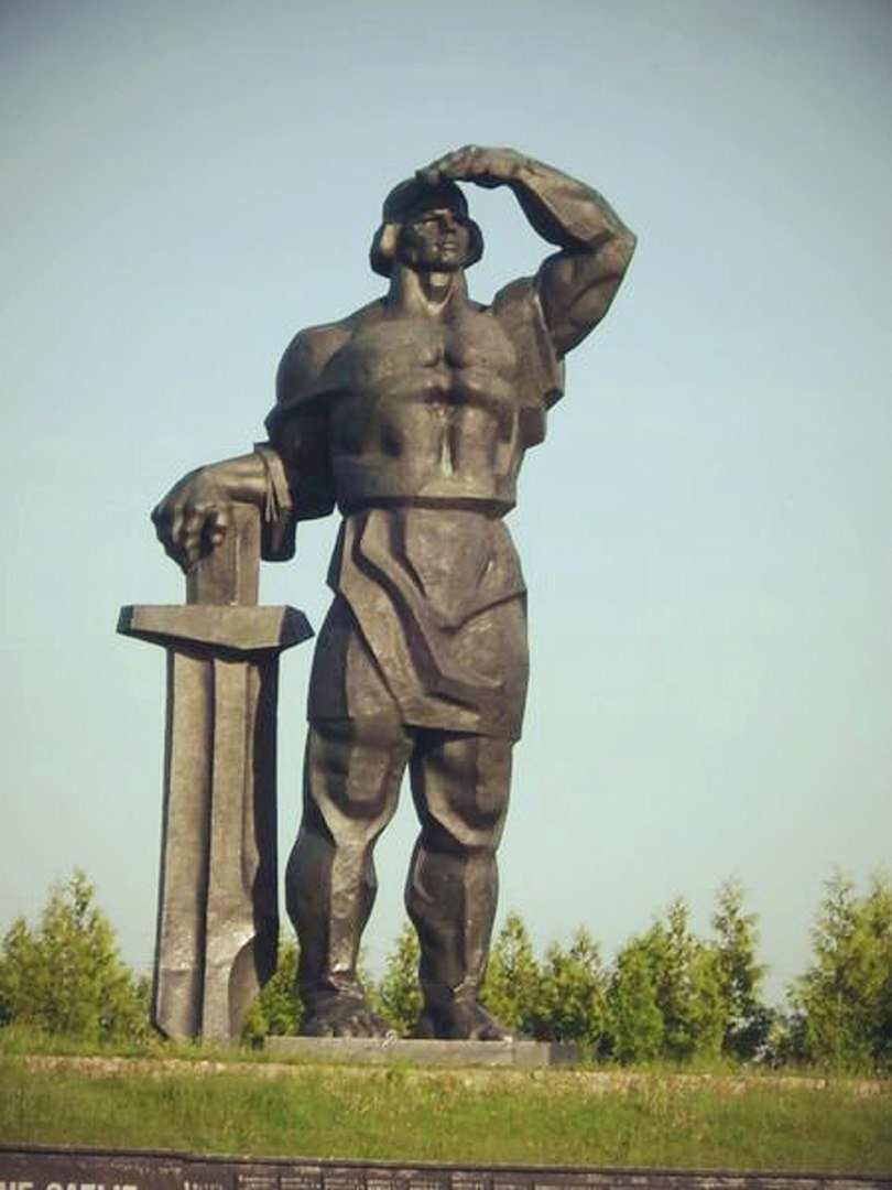 Памятник "богатырь" в г.Свислочь, Гродненская обл., Беларусь