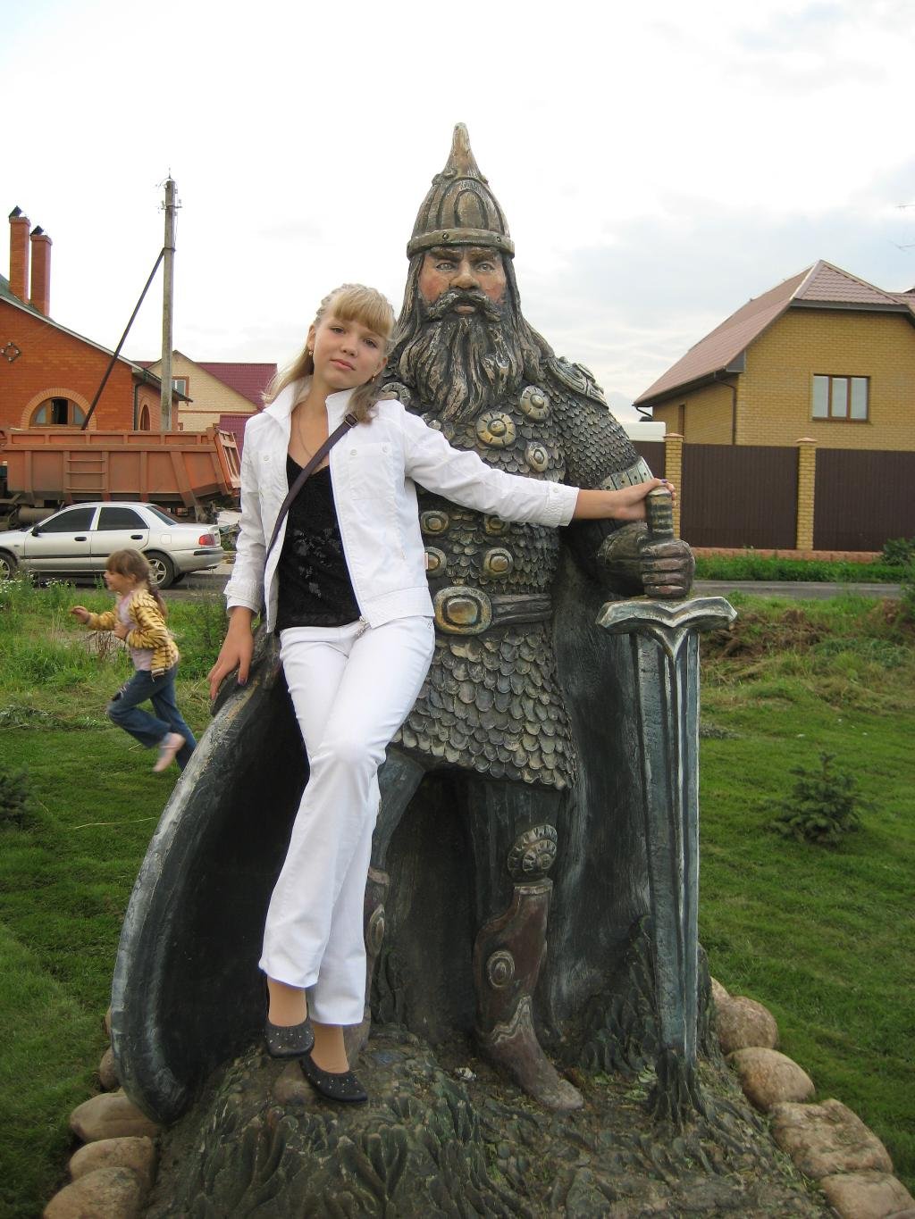 Три богатыря скульптура Красноярск