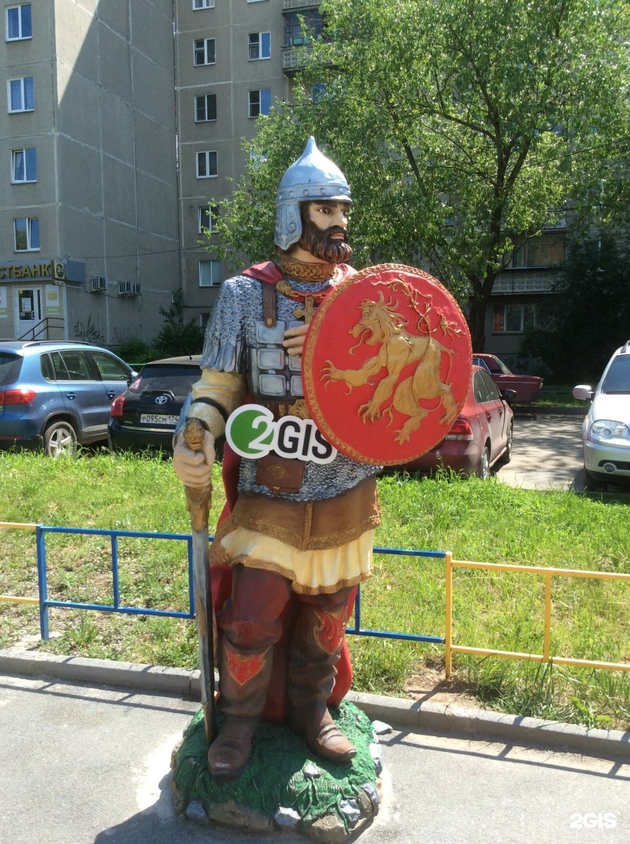 Статуя богатыря