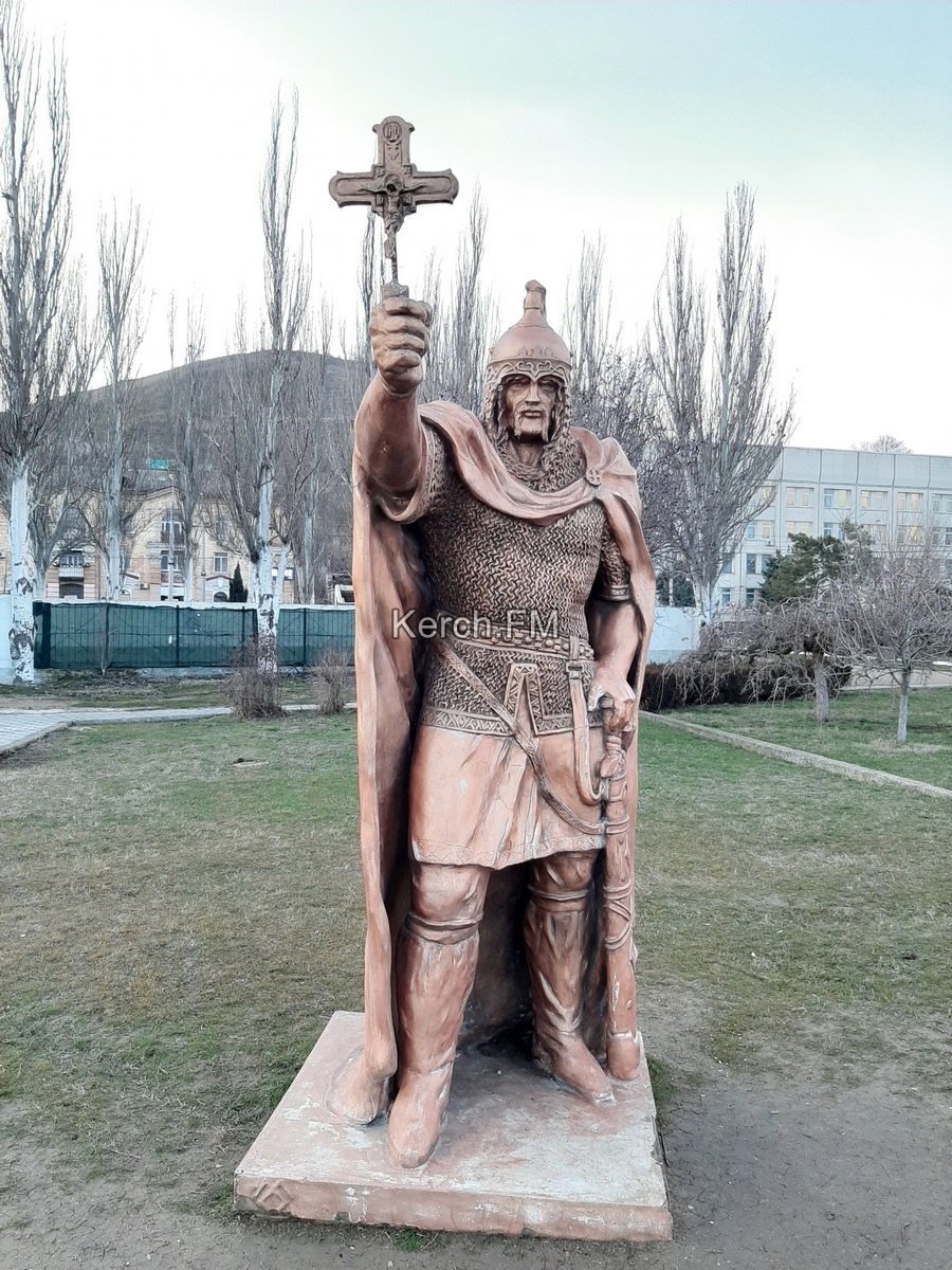 Памятник Мстиславу храброму в Анапе