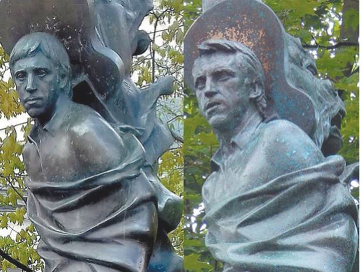 Новый памятник Высоцкому на Ваганьковском кладбище