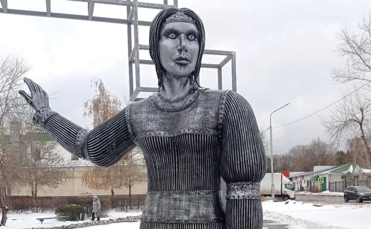 Памятник Аленке в Воронеже