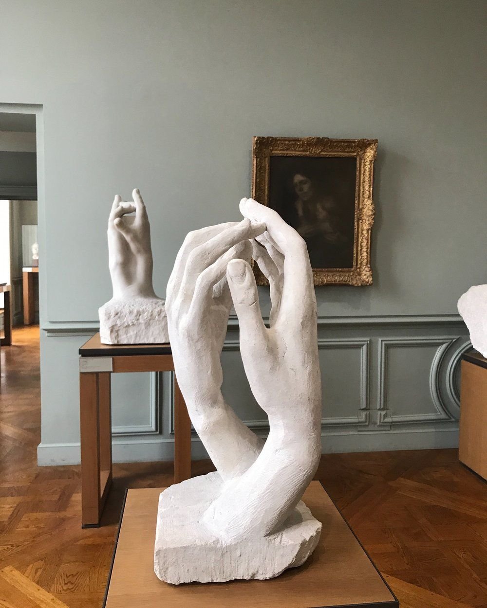 Скульптура руки