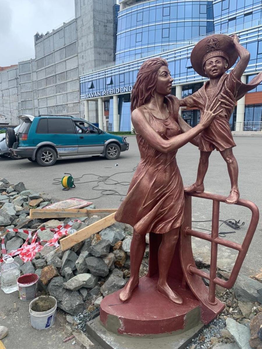 Скульптура мать Владивостока
