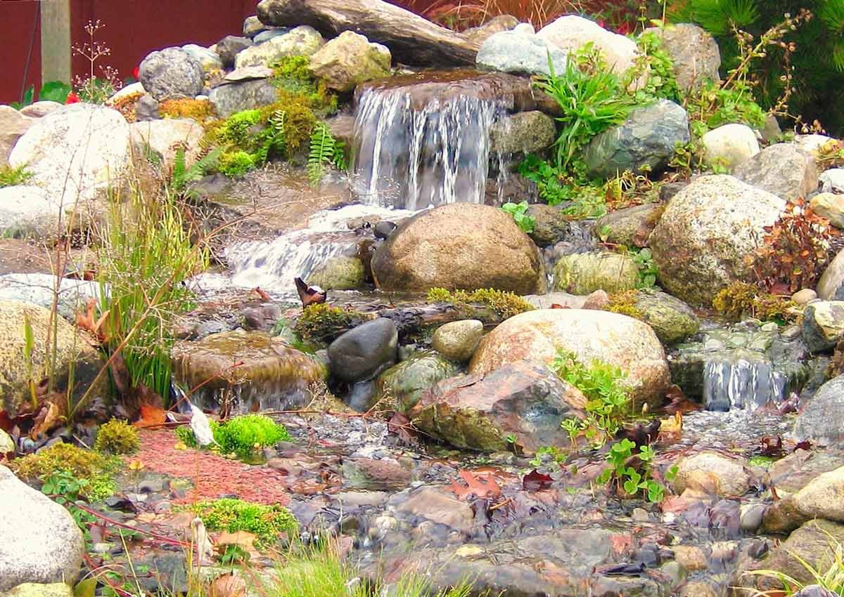 Альпийская горка с водопадом
