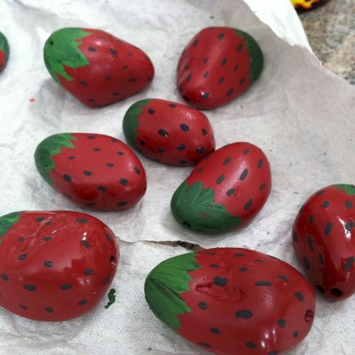 Клубника из камней