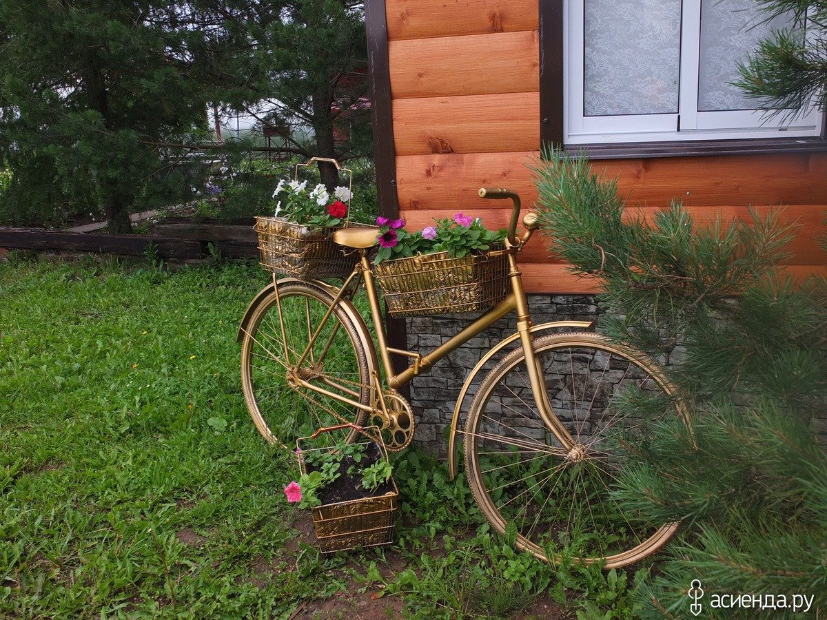 Велосипед в интерьере дачи
