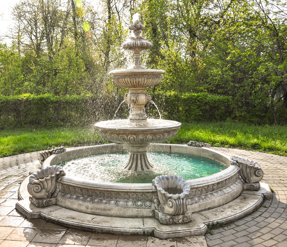 Круглые фонтаны старые парки