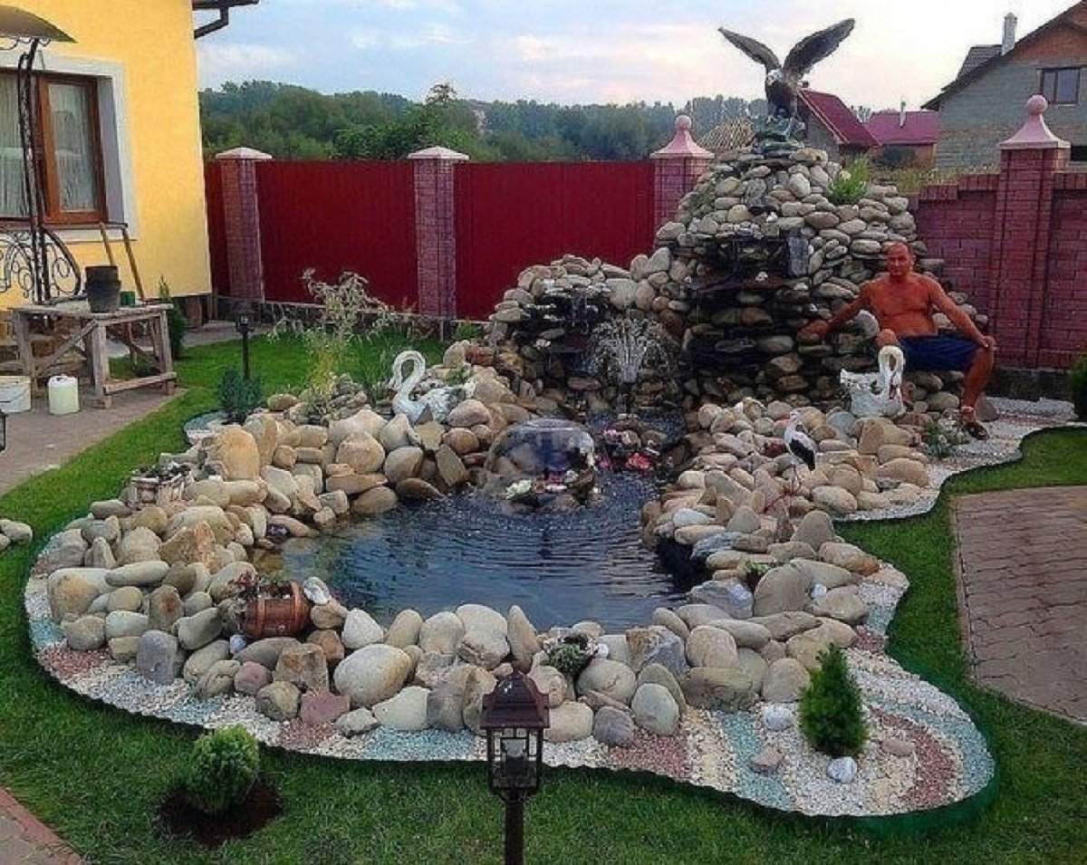 Украшение двора