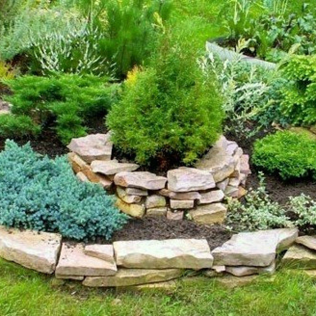 Альпийская горка из плоских камней