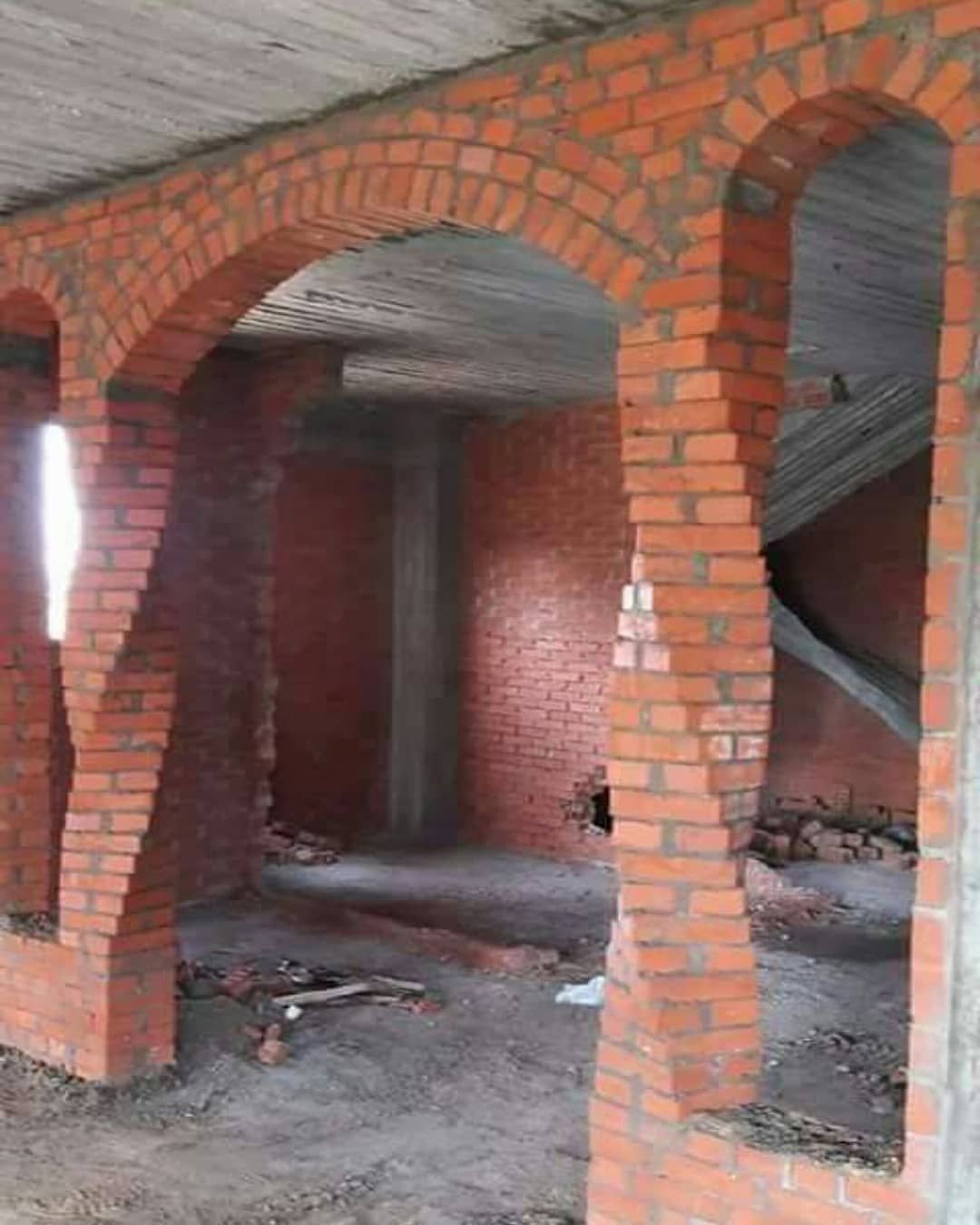 Винтовые столбы из кирпича