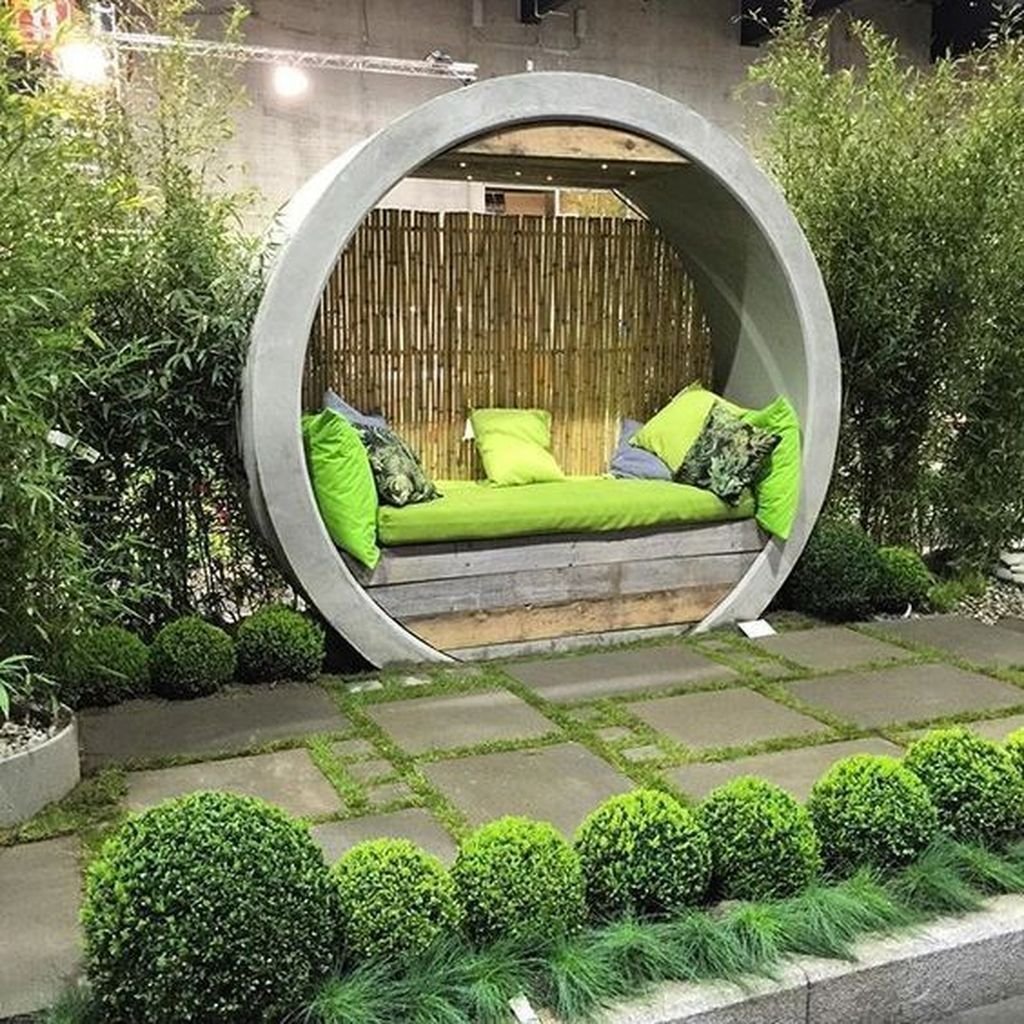 Бетонные кольца в ландшафтном дизайне