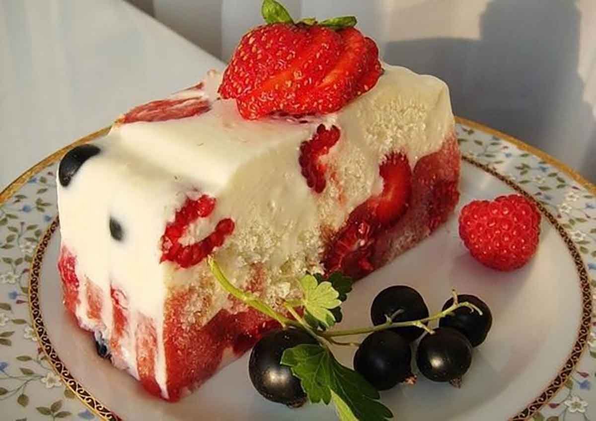 Торт без выпечки с желатином и фруктами