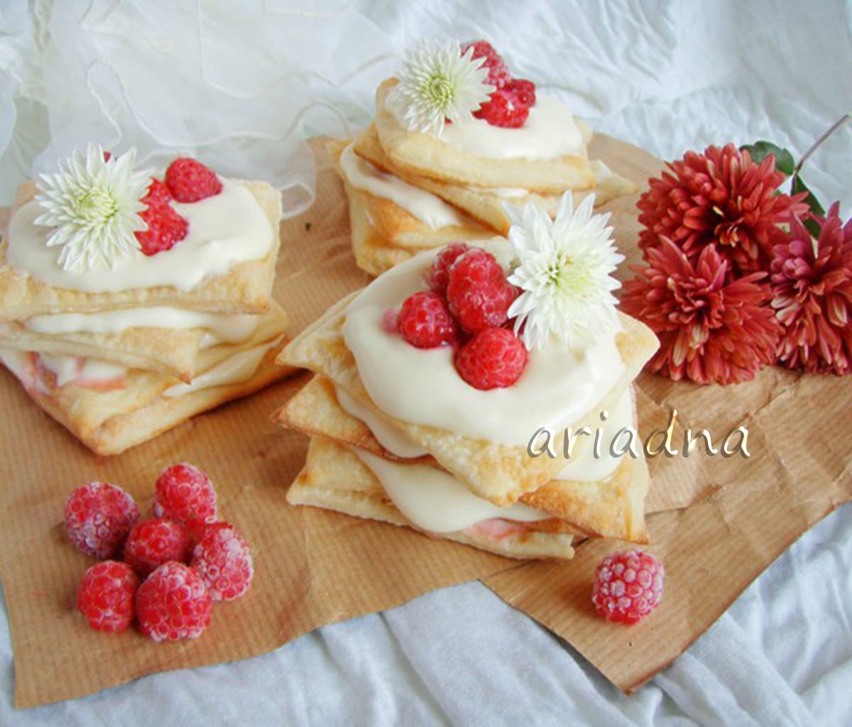 Слойки с маскарпоне и ягодами