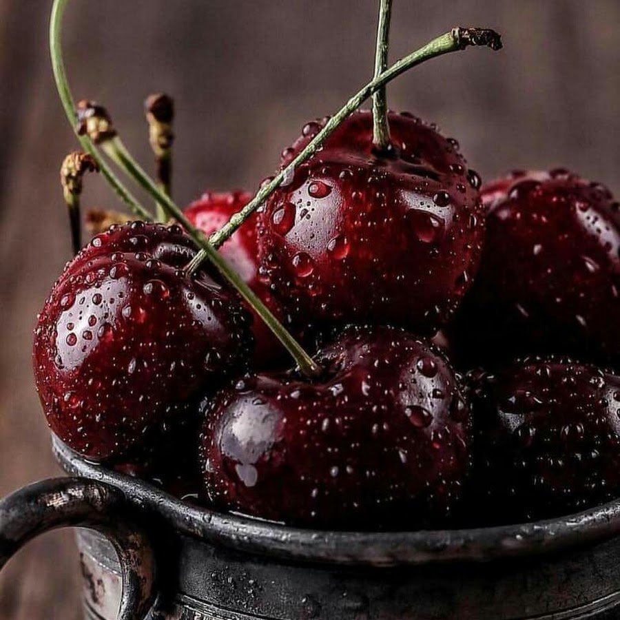 Красивая вишня