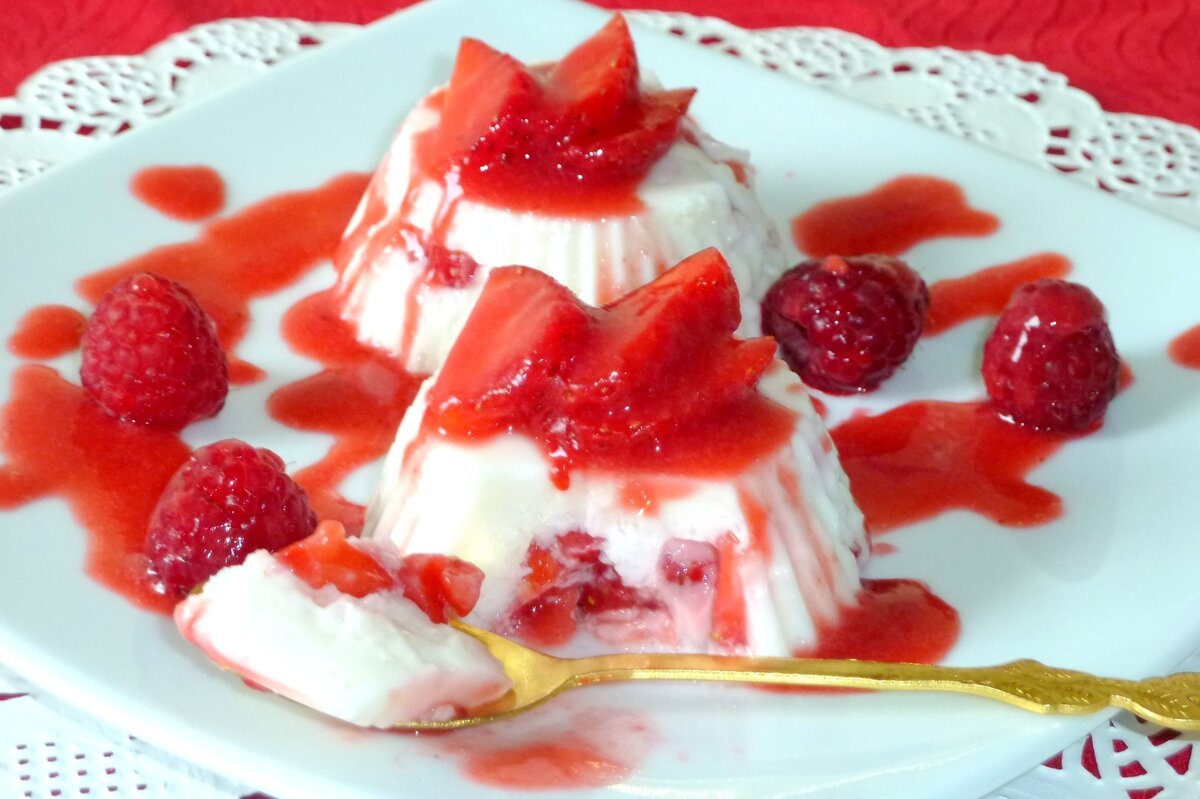 Бланманже клубничное