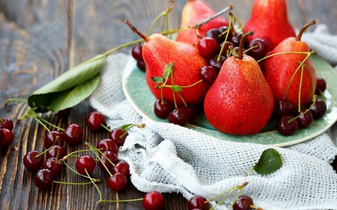 Фруктово-ягодный натюрморт
