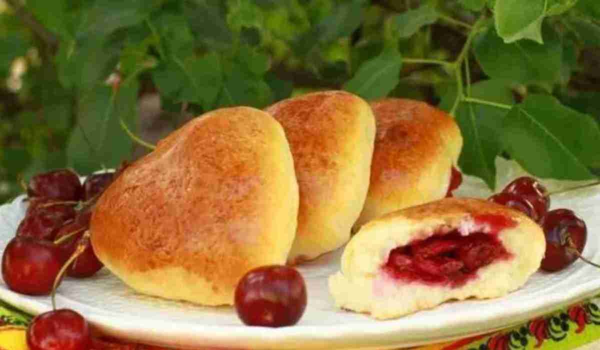 Пирожки с вишней