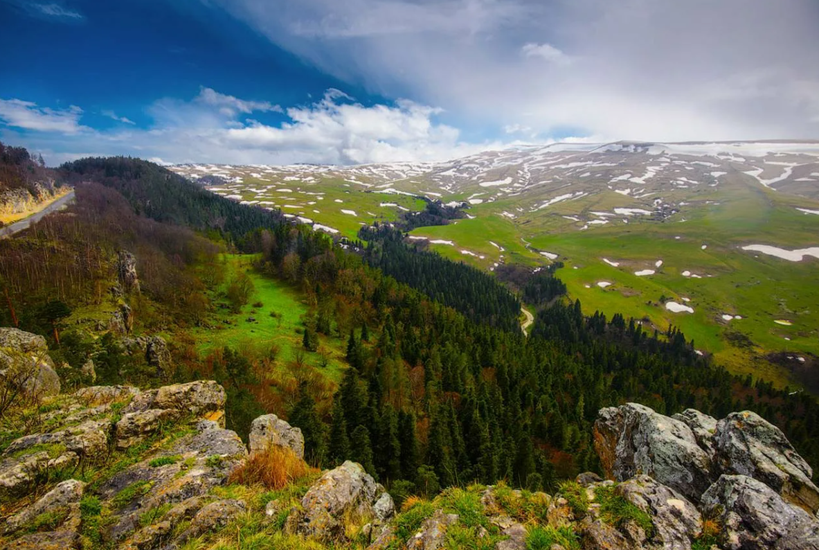 Высокогорное плато Лаго-Наки (Адыгея).