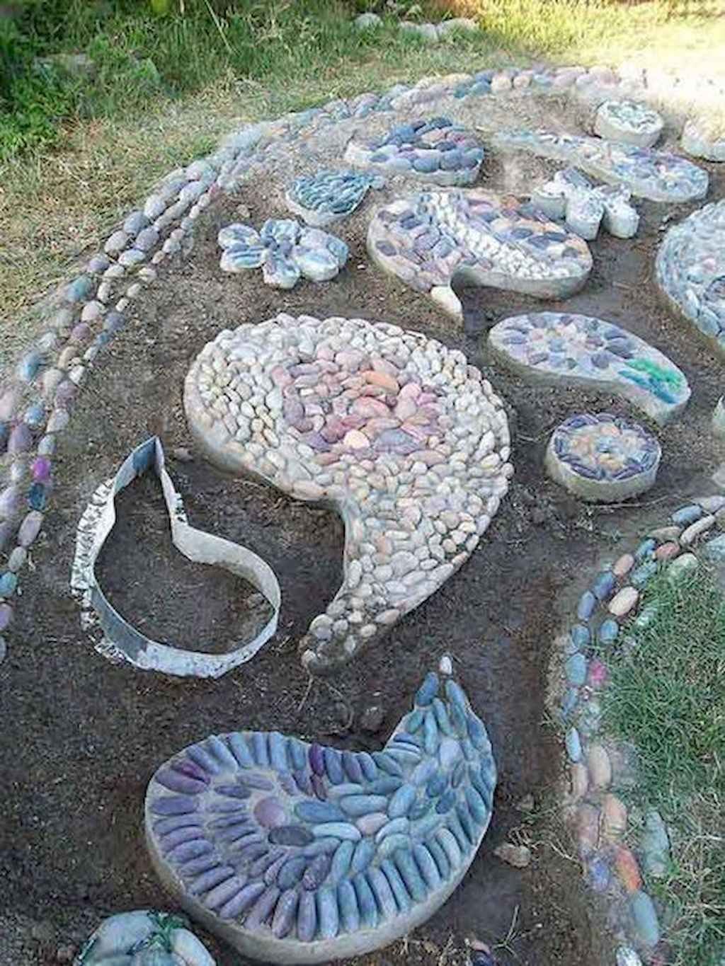 Ракушки в саду