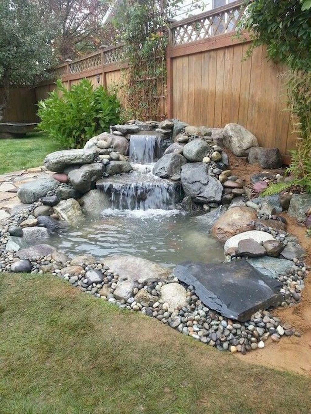 Альпийская горка с прудиком и водопадом Каскад