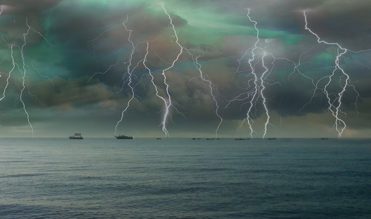 Ливень на море