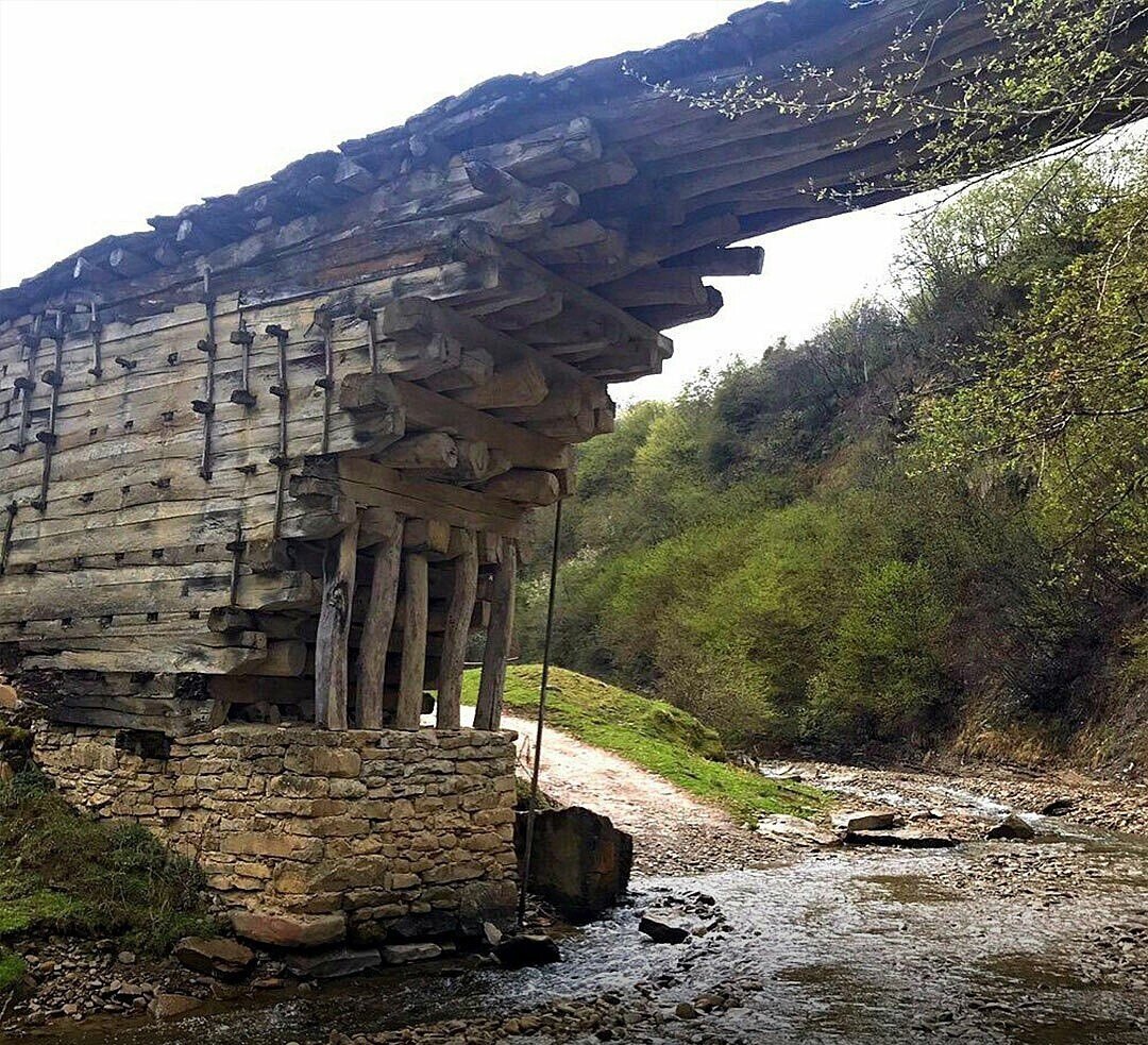 Деревянный мост в селе Гулли
