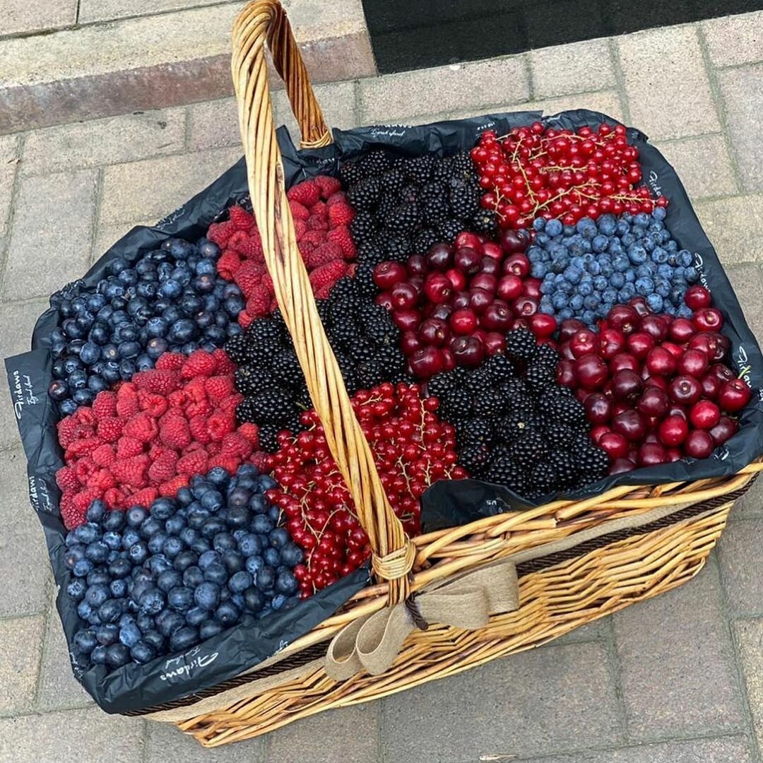 Корзинка с ягодами