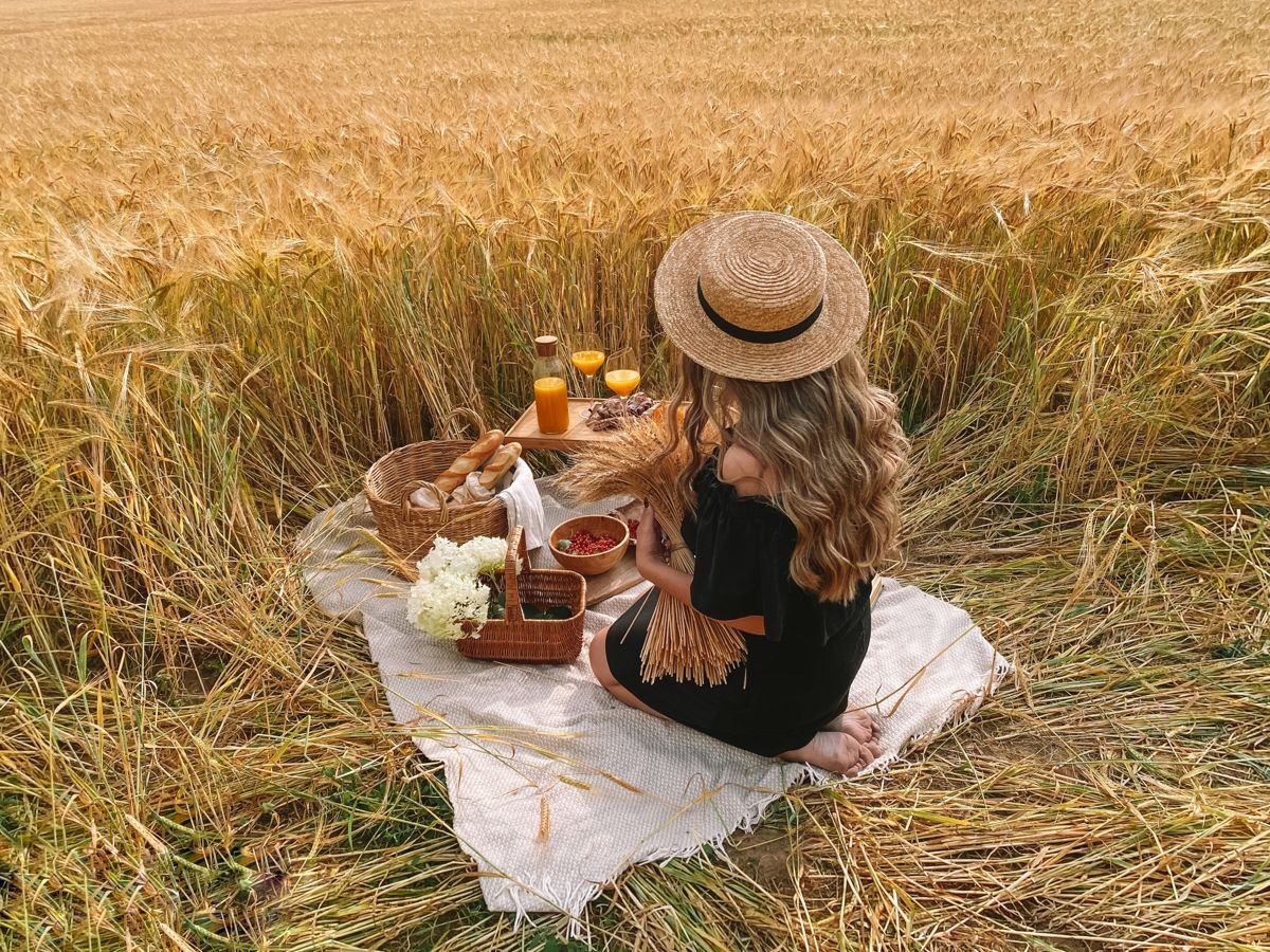 Фотосессия пикник в поле