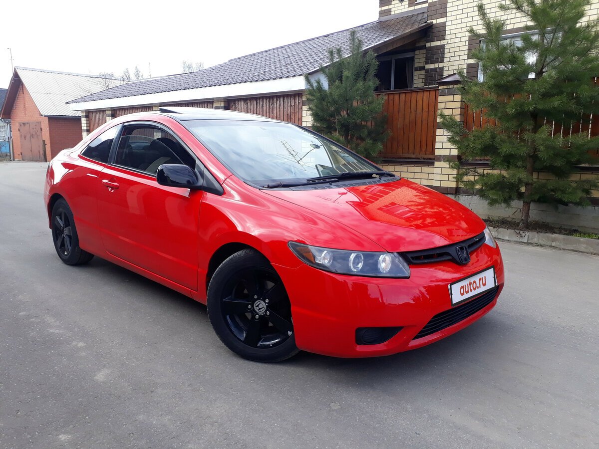 Honda Civic 8 красная