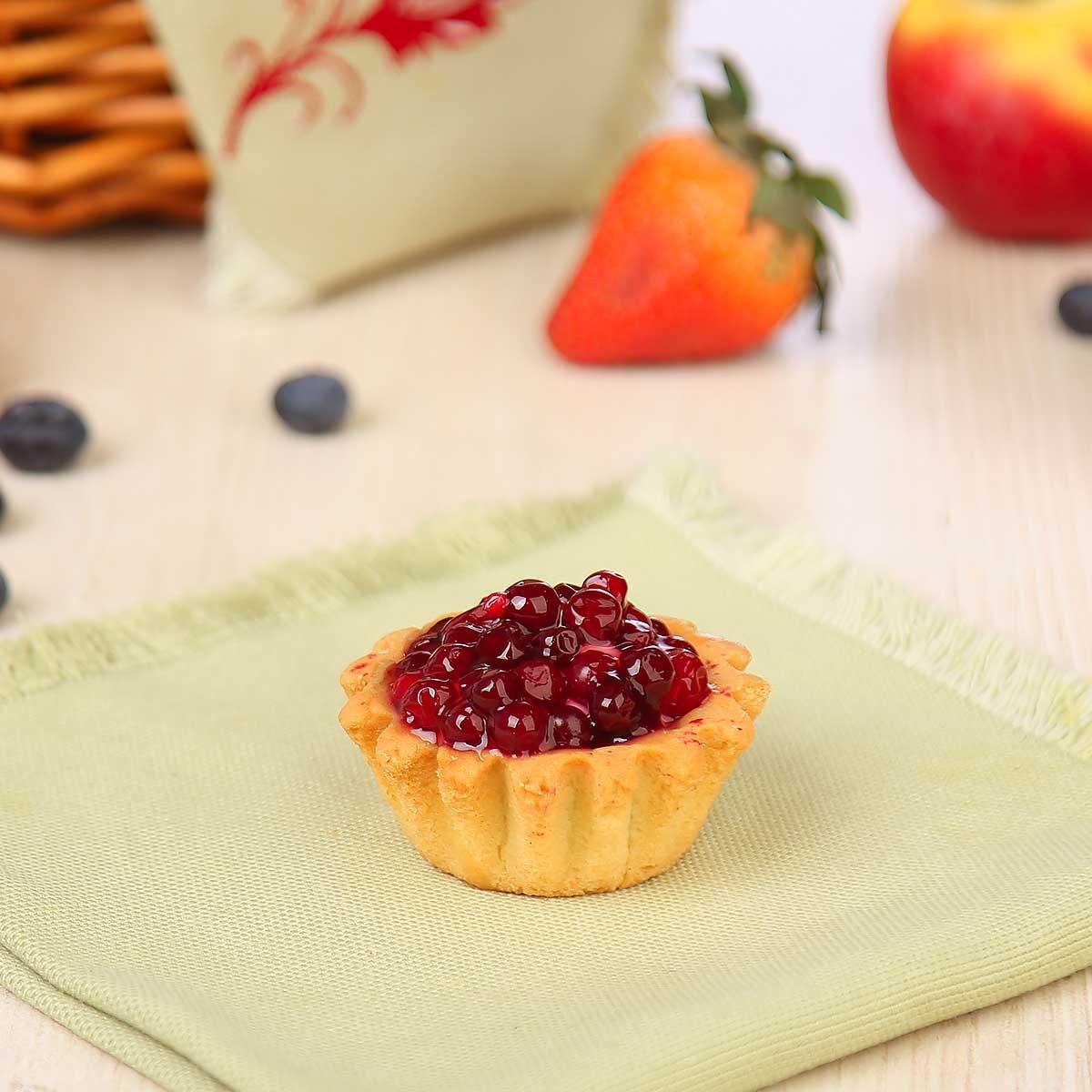 Корзиночка с брусникой