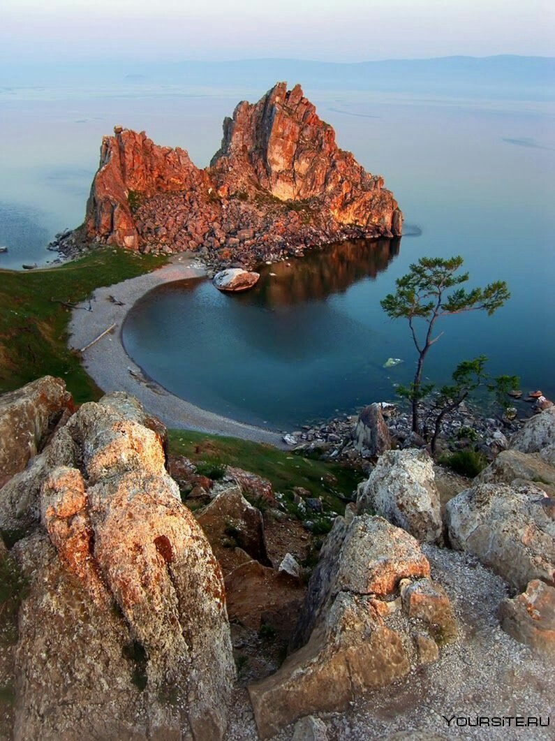 Скала Шаманка на острове Ольхон