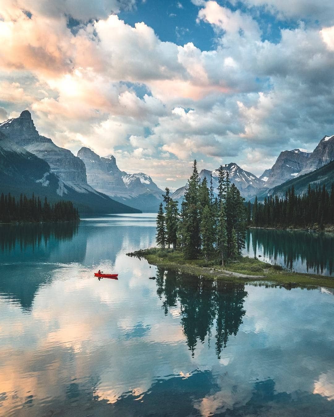 Maligne Lake Canada