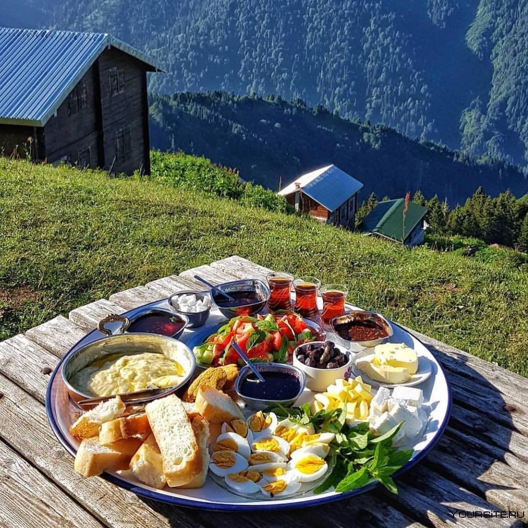 Обед на природе в горах