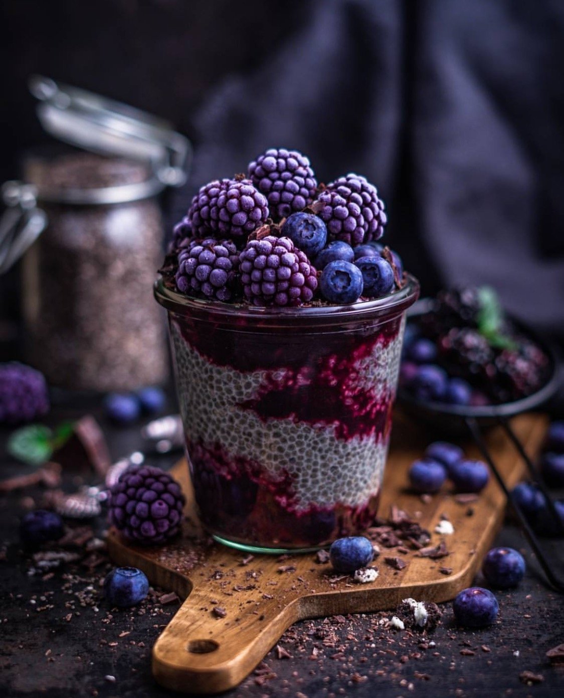 Десерт с ежевикой