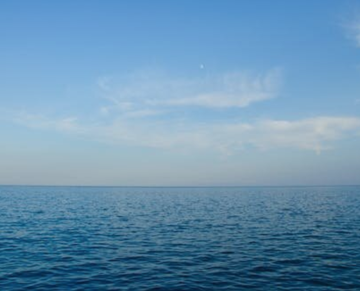Море небо облака Крым