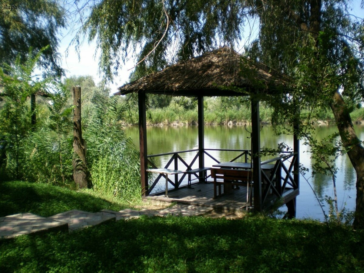 Беседка "у пруда" в Рощино