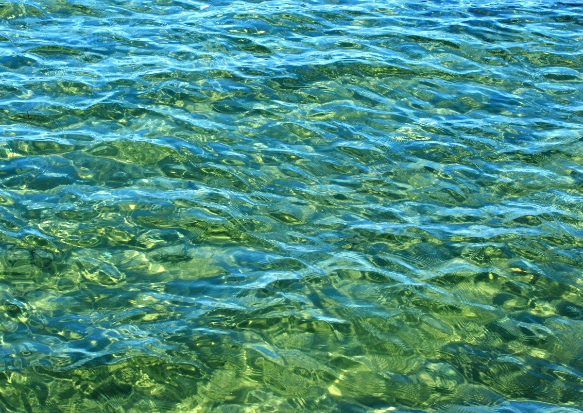 Прозрачная вода море