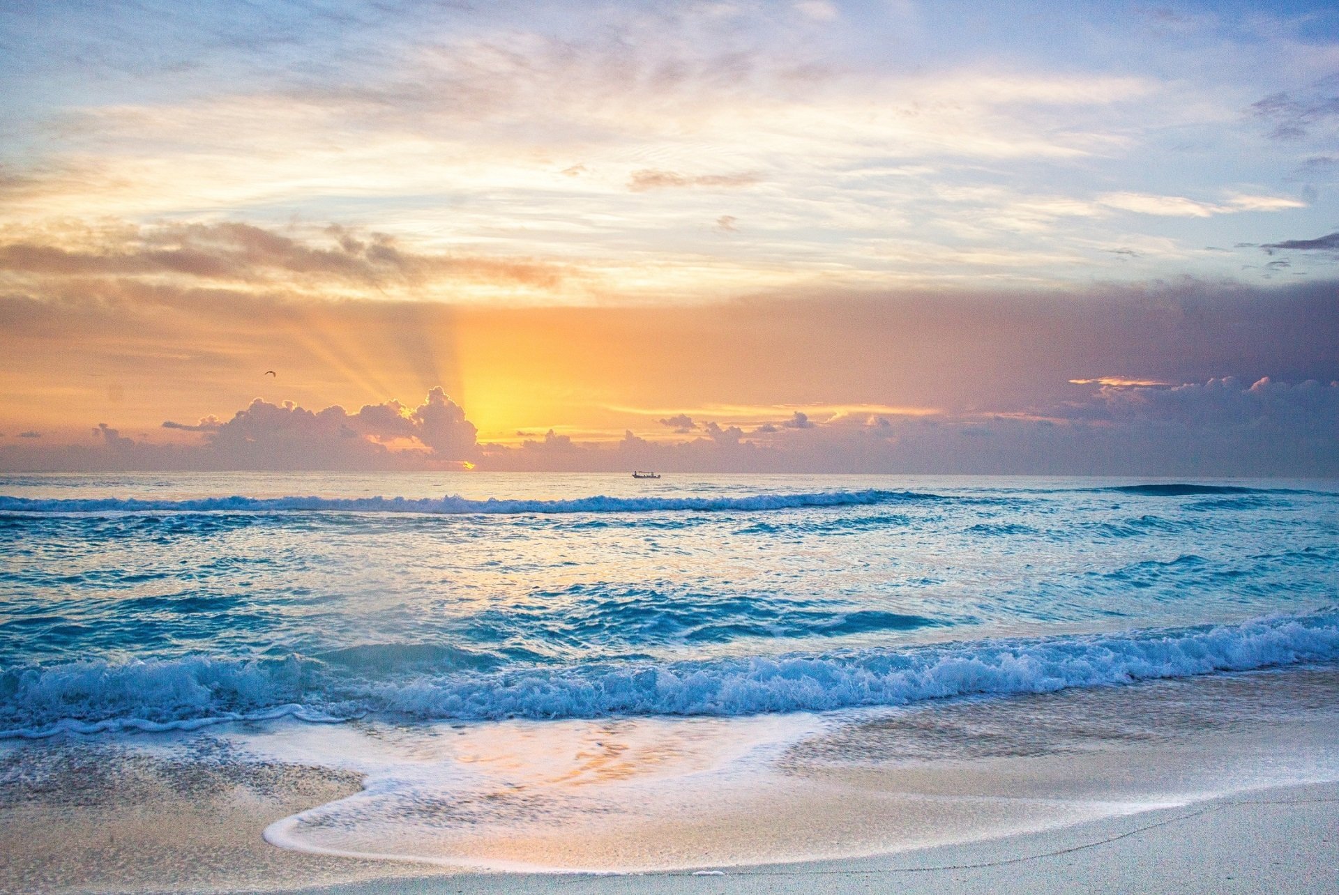 Красивая картинка море утро. Красивое море. Рассвет на море. Морской пейзаж. Побережье океана.