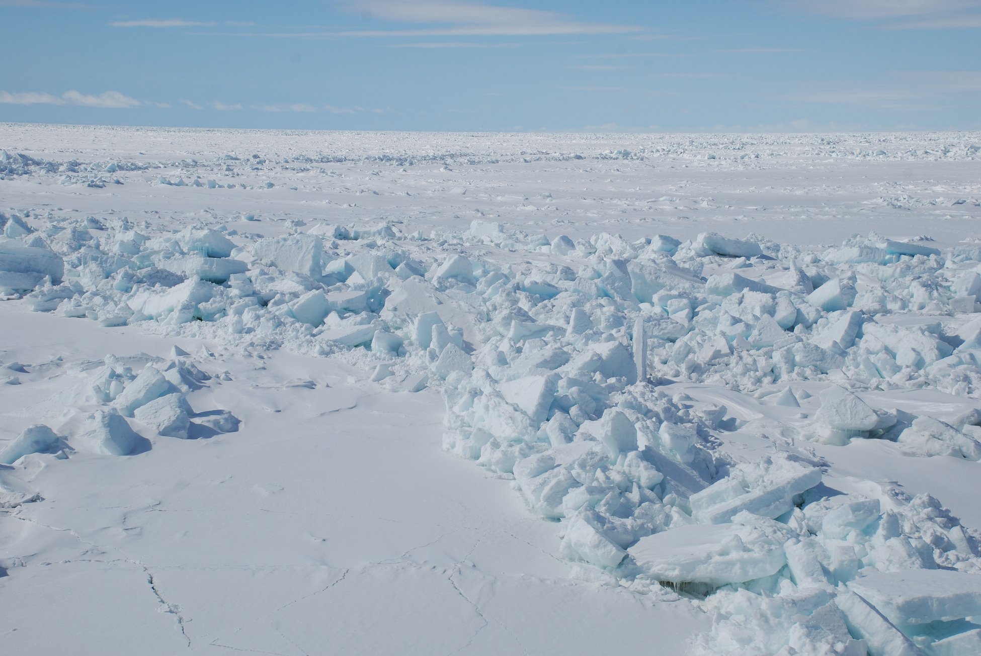 Северный ледовитый океан хаос торосов долгая. Карское море ледники. Торосы Карское море. Торосы Северного Ледовитого океана. Ледяные Торосы на Карском море.