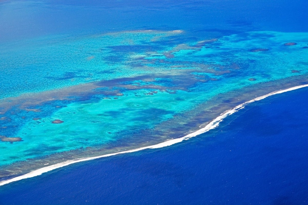 Бассейн океана нельсон. Рангироа остров. Остров Рангироа французская Полинезия. Лагуна острова Клиппертон, тихий океан. Бассейны мирового океана.