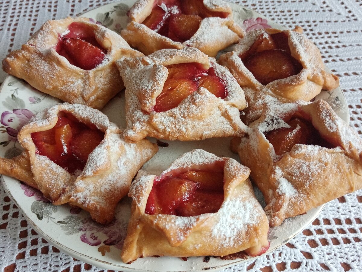 Пирожки со сливами