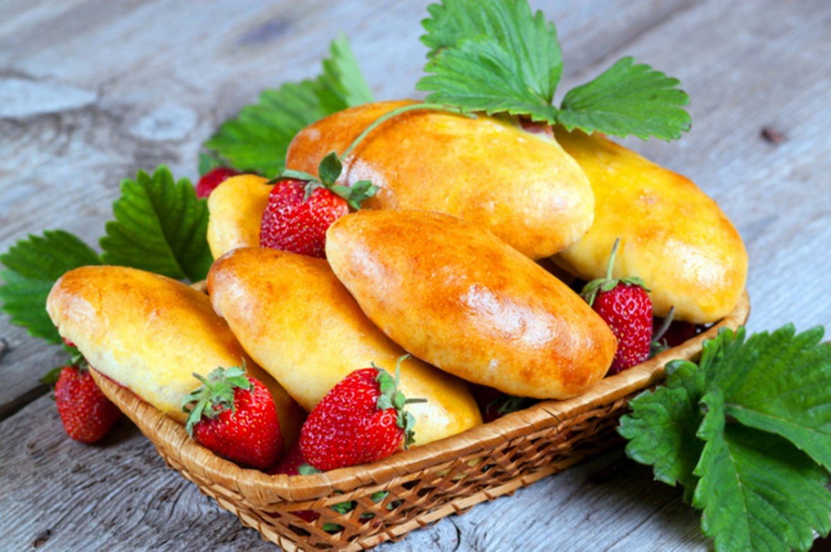 Пирожки с клубникой
