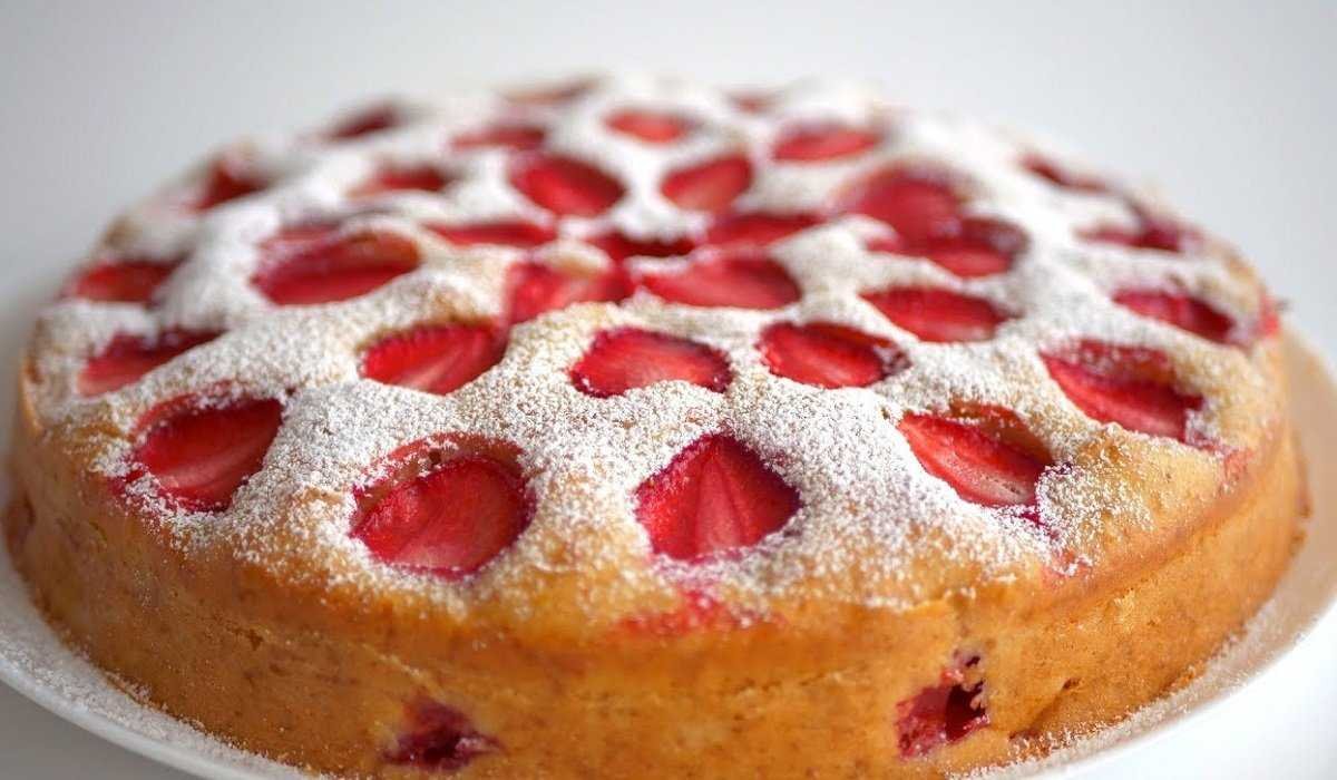 Пирог с клубникой